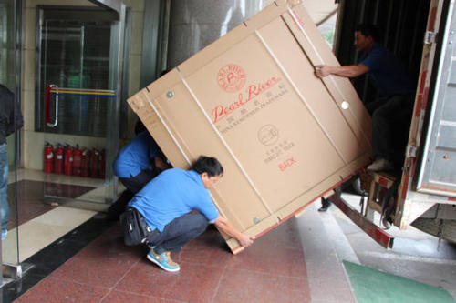苏尼特左钢琴贵重工艺品无忧运